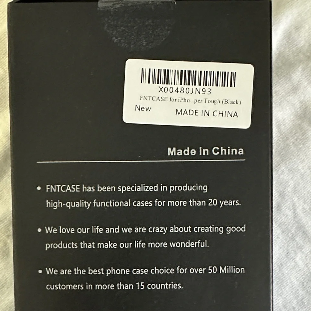 Black iPhone 15 pro Case with MagSafe and screen protector
